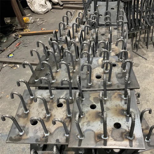 图纸中如何确定巴中预埋件的位置？