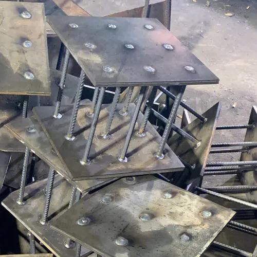 在确定巴中预埋件位置时，需要考虑以下几点